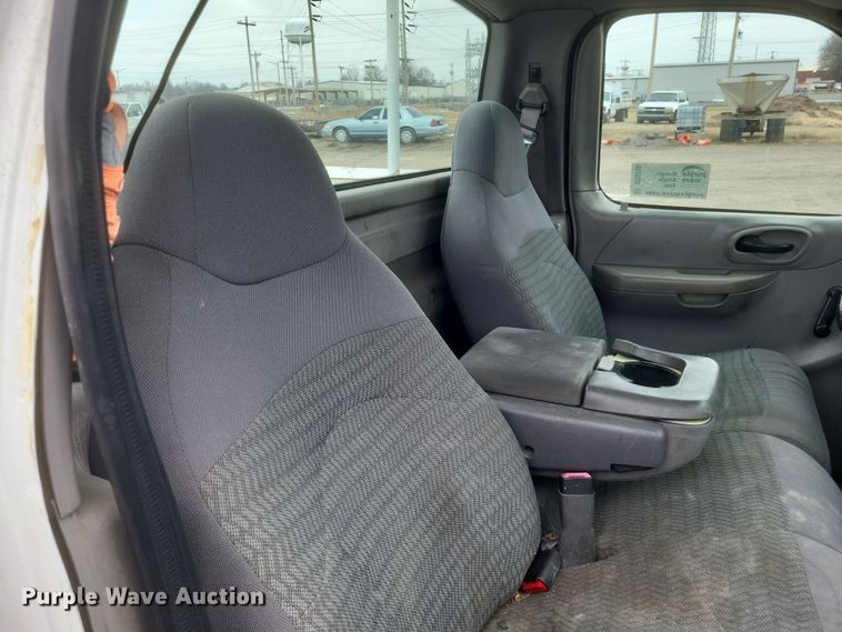 image for item DS5235 2000 Ford F150 utility bed pickup truck