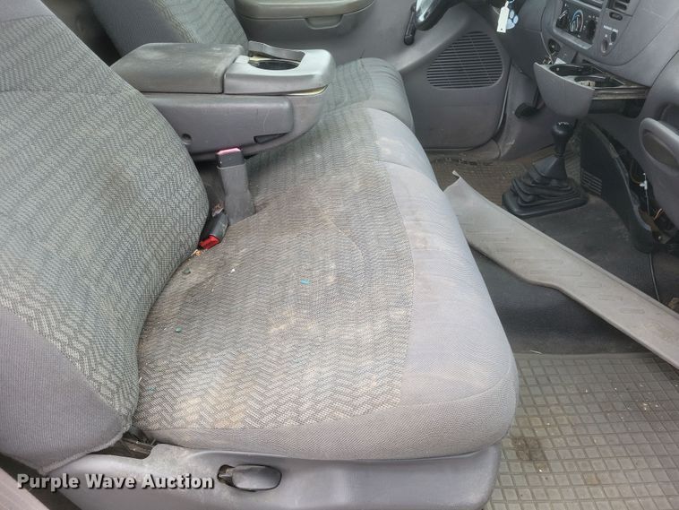 image for item DS5235 2000 Ford F150 utility bed pickup truck