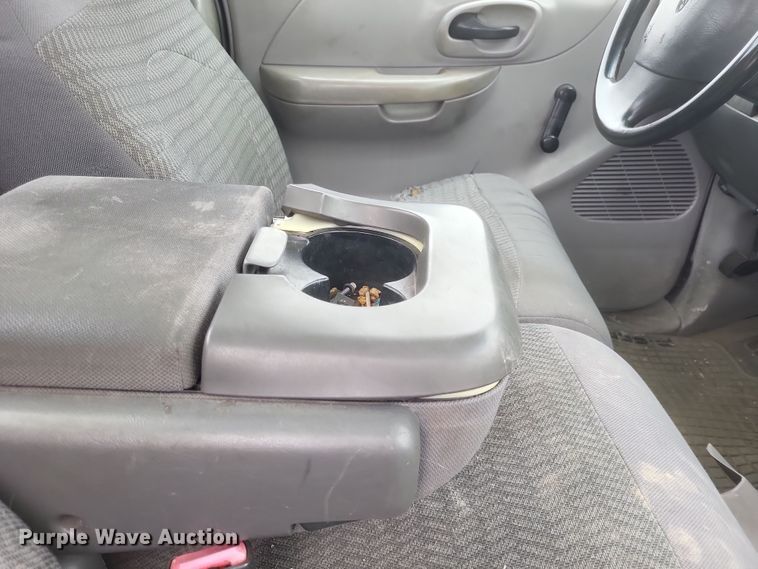 image for item DS5235 2000 Ford F150 utility bed pickup truck