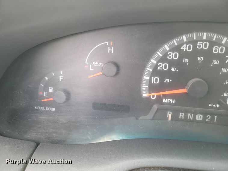 image for item DS5235 2000 Ford F150 utility bed pickup truck