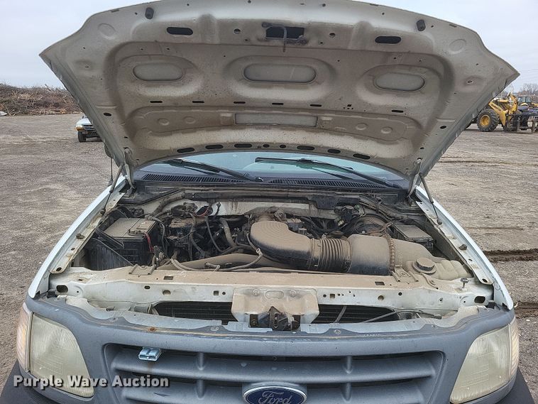 image for item DS5235 2000 Ford F150 utility bed pickup truck