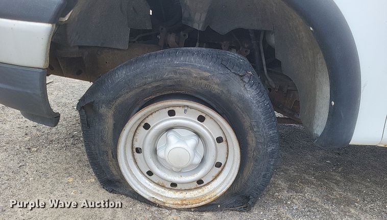 image for item DS5235 2000 Ford F150 utility bed pickup truck