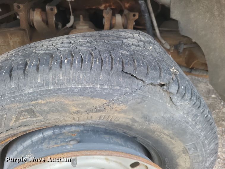 image for item DS5235 2000 Ford F150 utility bed pickup truck