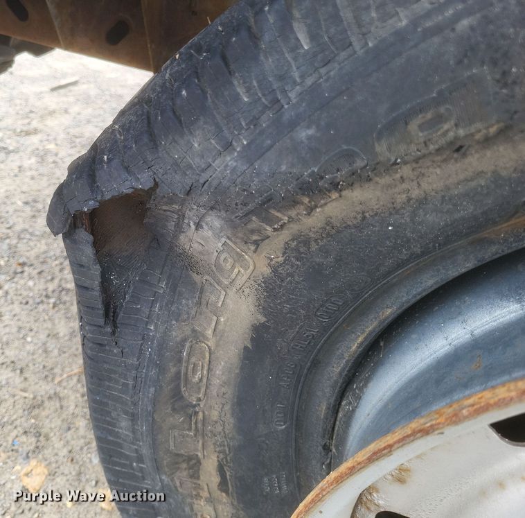 image for item DS5235 2000 Ford F150 utility bed pickup truck