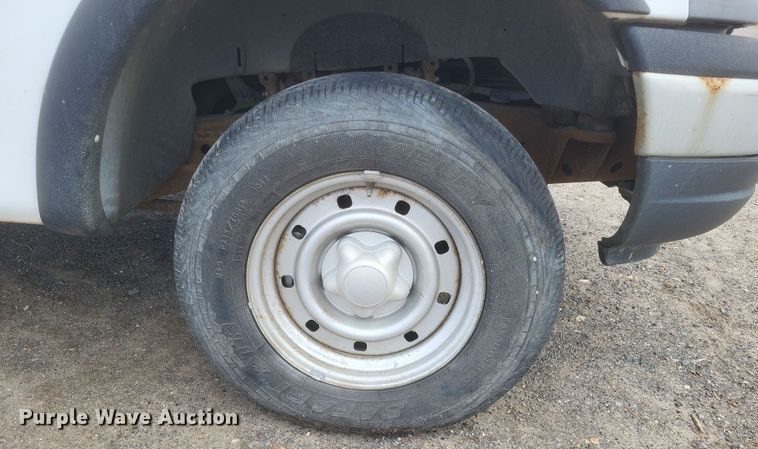 image for item DS5235 2000 Ford F150 utility bed pickup truck