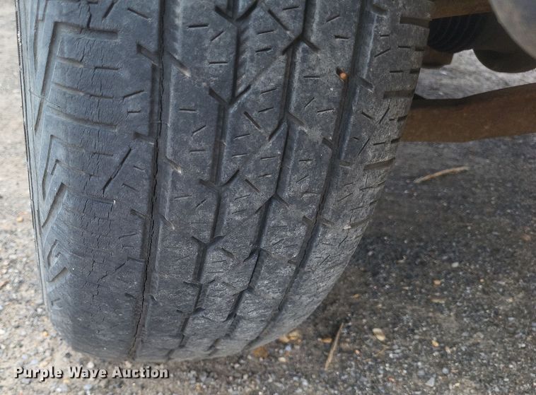 image for item DS5235 2000 Ford F150 utility bed pickup truck