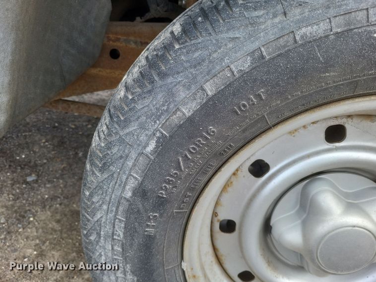 image for item DS5235 2000 Ford F150 utility bed pickup truck