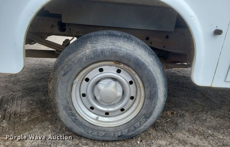 image for item DS5235 2000 Ford F150 utility bed pickup truck