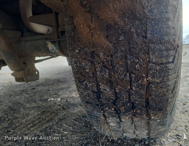 image for item DS5235 2000 Ford F150 utility bed pickup truck