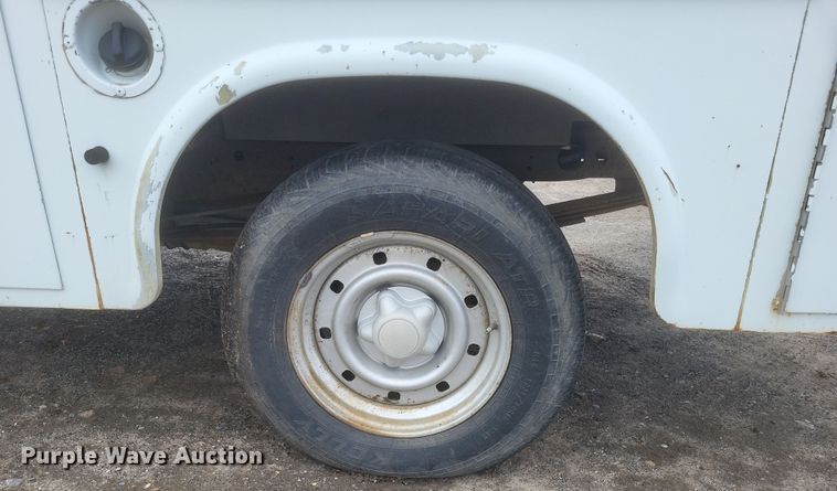 image for item DS5235 2000 Ford F150 utility bed pickup truck