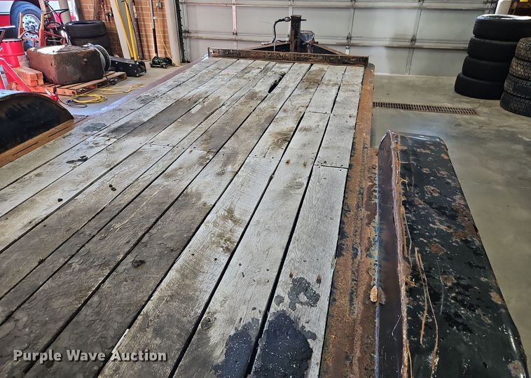 image for item DT7558 2006 Trail King TK12U-1600 equipment trailer