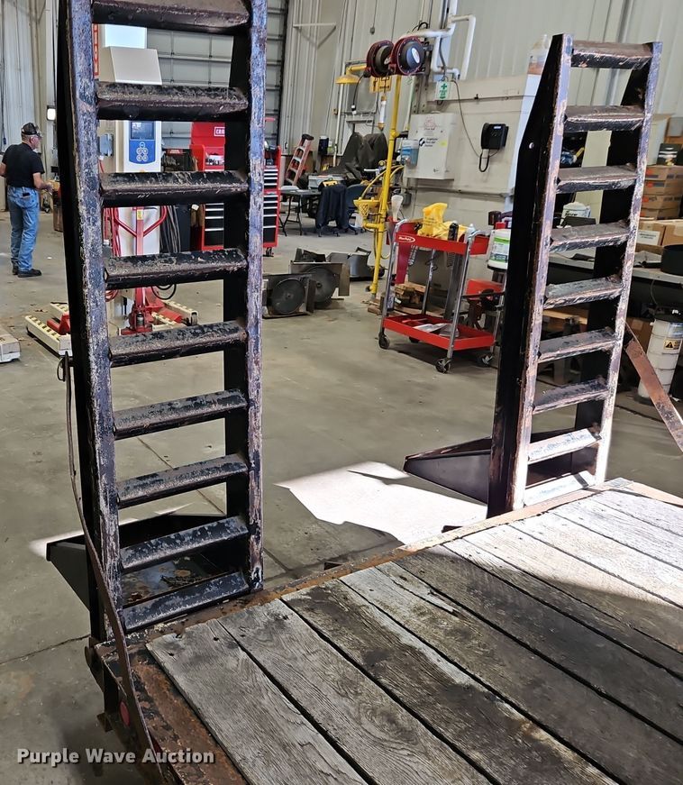 image for item DT7558 2006 Trail King TK12U-1600 equipment trailer