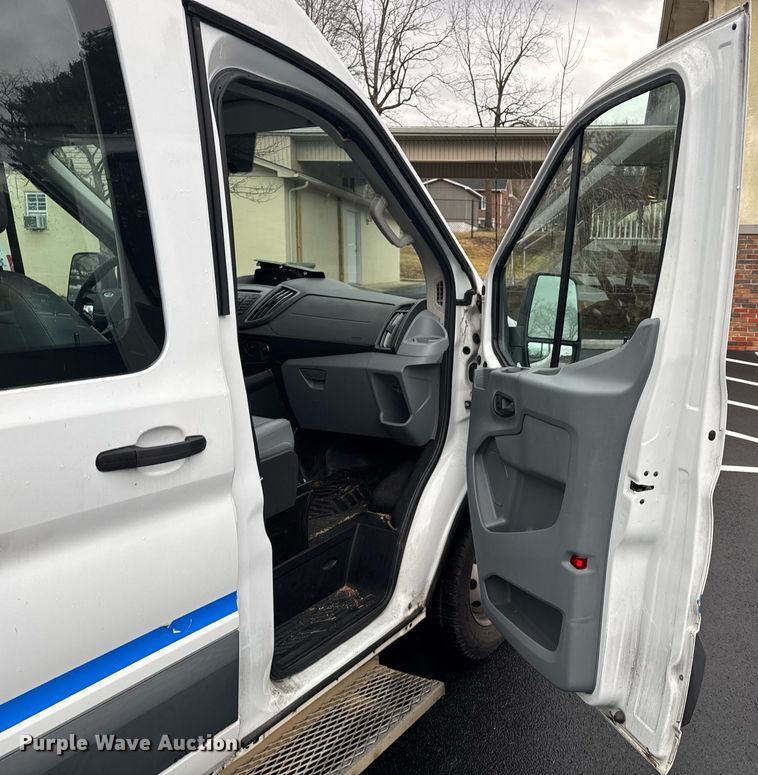 image for item DW1804 2017 Ford Transit 150 van