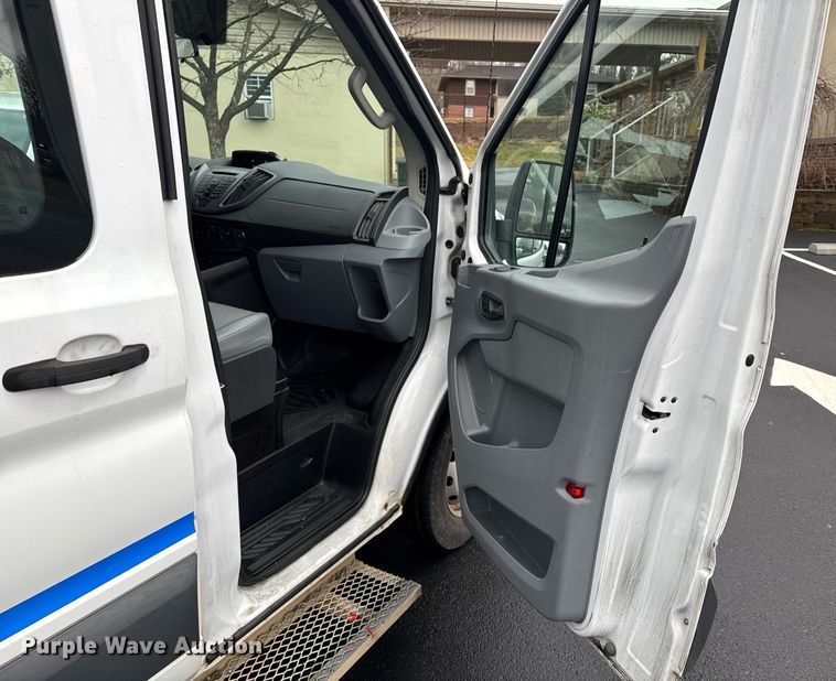 image for item DW1807 2017 Ford Transit 150 van