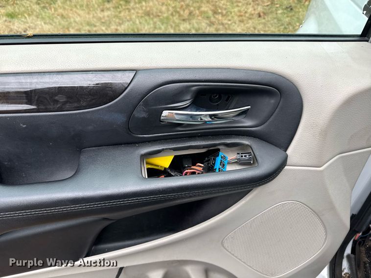 image for item DW1810 2016 Dodge Grand Caravan handicap accessible van