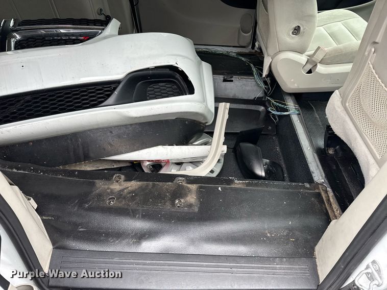 image for item DW1810 2016 Dodge Grand Caravan handicap accessible van