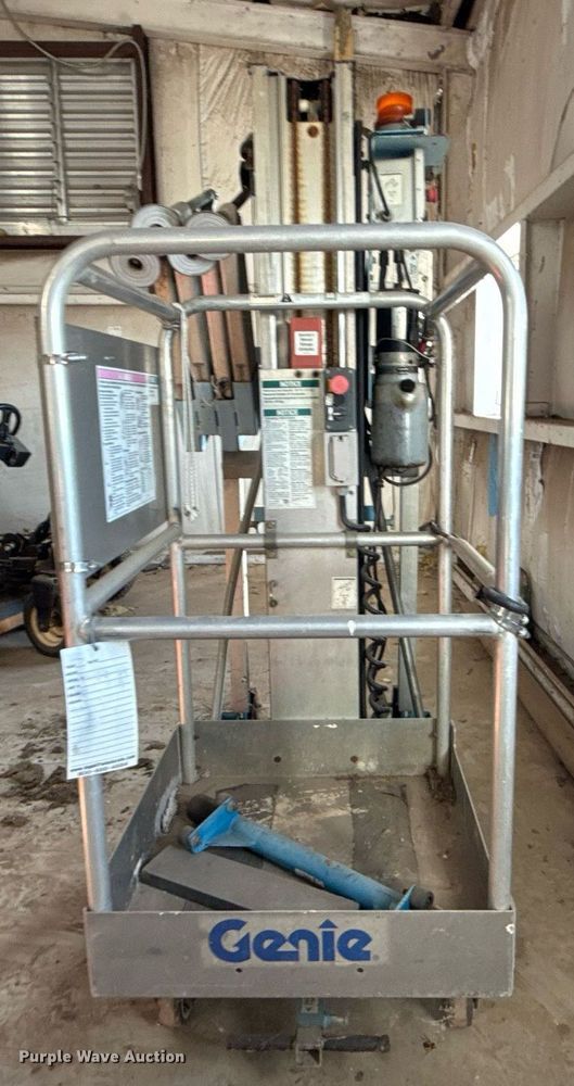 image for item EG8000 2005 Genie AWP-25S vertical lift