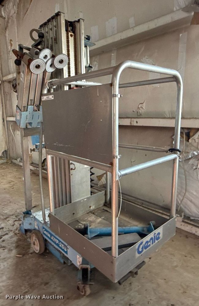 image for item EG8000 2005 Genie AWP-25S vertical lift