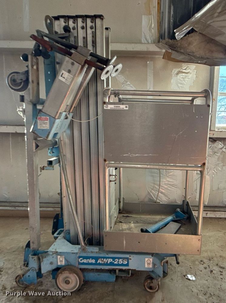 image for item EG8000 2005 Genie AWP-25S vertical lift