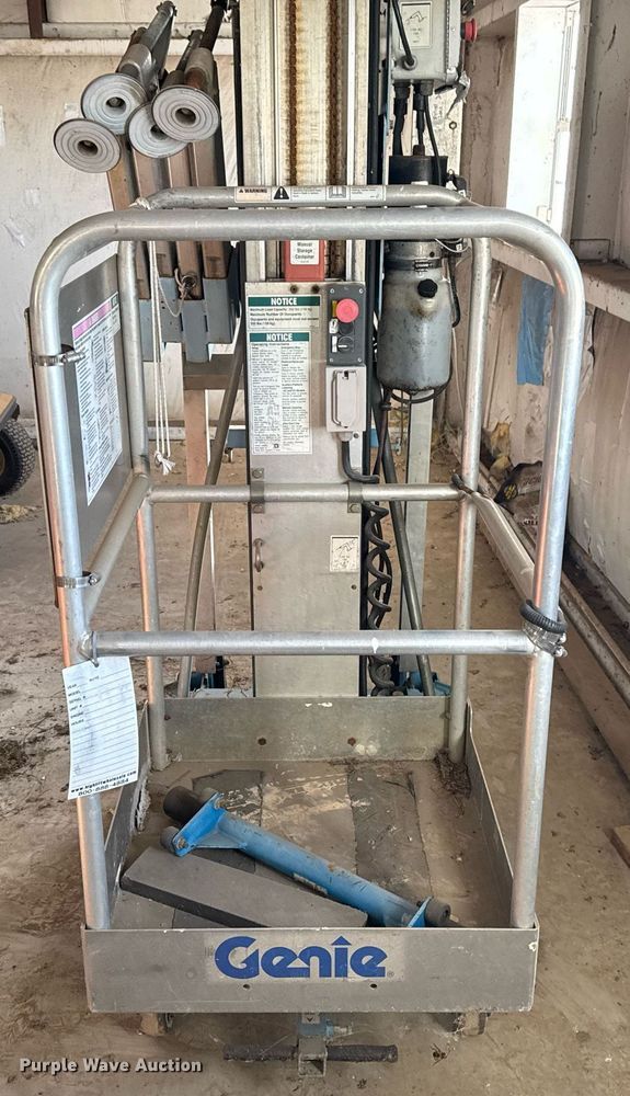 image for item EG8000 2005 Genie AWP-25S vertical lift