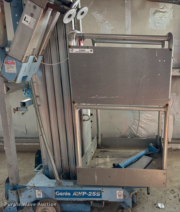 image for item EG8000 2005 Genie AWP-25S vertical lift