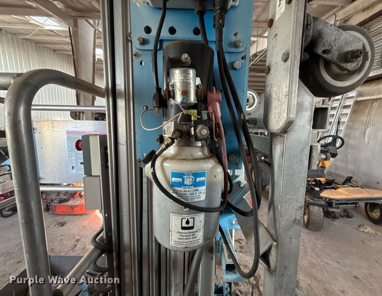 image for item EG8000 2005 Genie AWP-25S vertical lift