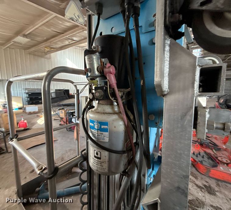 image for item EG8000 2005 Genie AWP-25S vertical lift