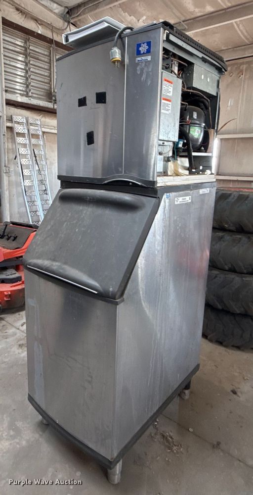 image for item EG8016 Manitowoc B420 ice machine 