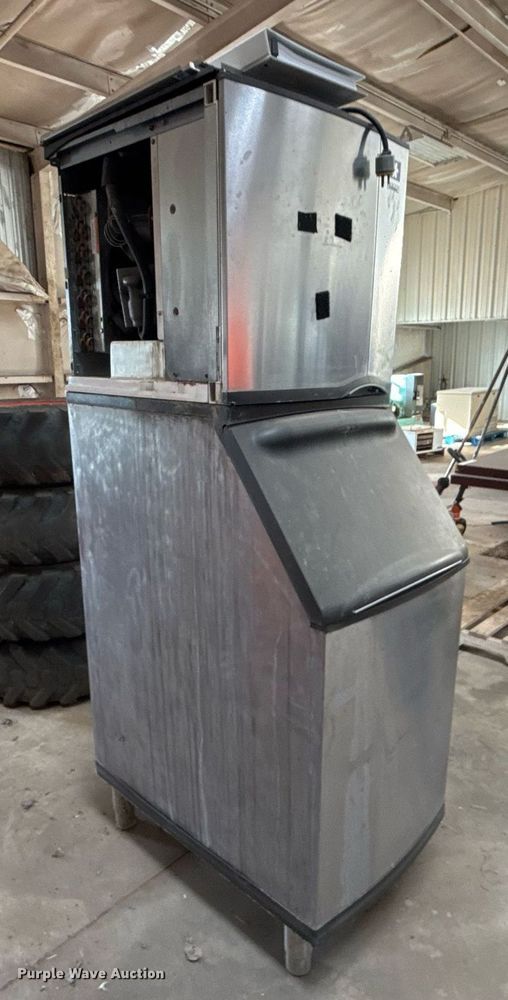 image for item EG8016 Manitowoc B420 ice machine 