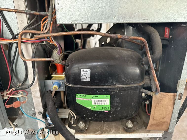 image for item EG8016 Manitowoc B420 ice machine 