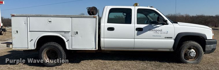 image for item EG8021 2007 Chevrolet Silverado 3500 Crew Cab utility bed pickup truck
