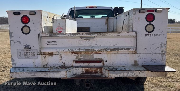 image for item EG8021 2007 Chevrolet Silverado 3500 Crew Cab utility bed pickup truck