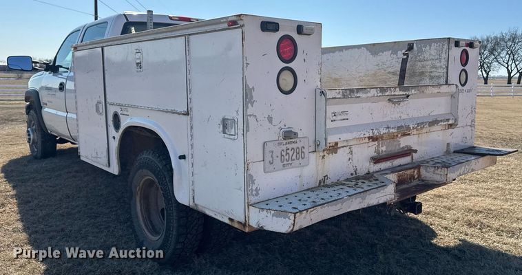 image for item EG8021 2007 Chevrolet Silverado 3500 Crew Cab utility bed pickup truck