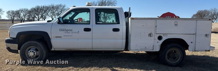 image for item EG8021 2007 Chevrolet Silverado 3500 Crew Cab utility bed pickup truck