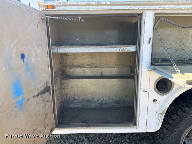 image for item EG8021 2007 Chevrolet Silverado 3500 Crew Cab utility bed pickup truck