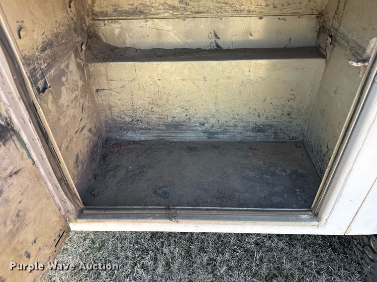 image for item EG8021 2007 Chevrolet Silverado 3500 Crew Cab utility bed pickup truck