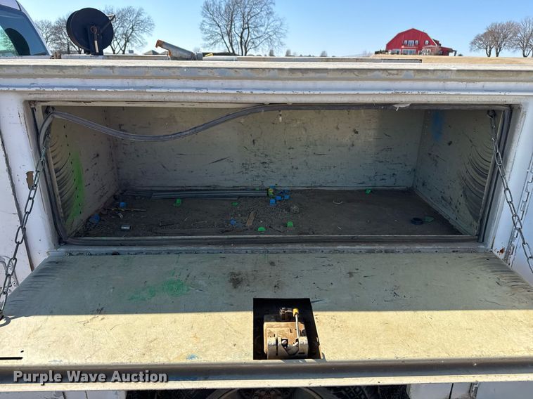 image for item EG8021 2007 Chevrolet Silverado 3500 Crew Cab utility bed pickup truck