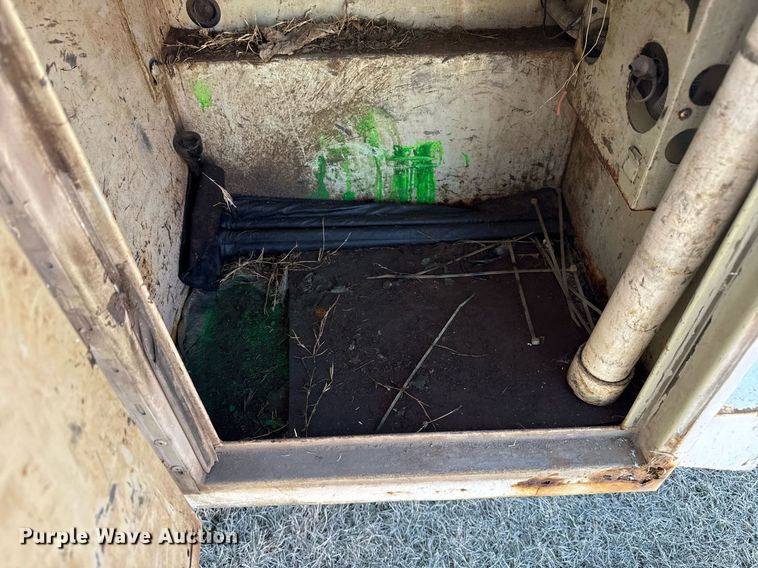 image for item EG8021 2007 Chevrolet Silverado 3500 Crew Cab utility bed pickup truck