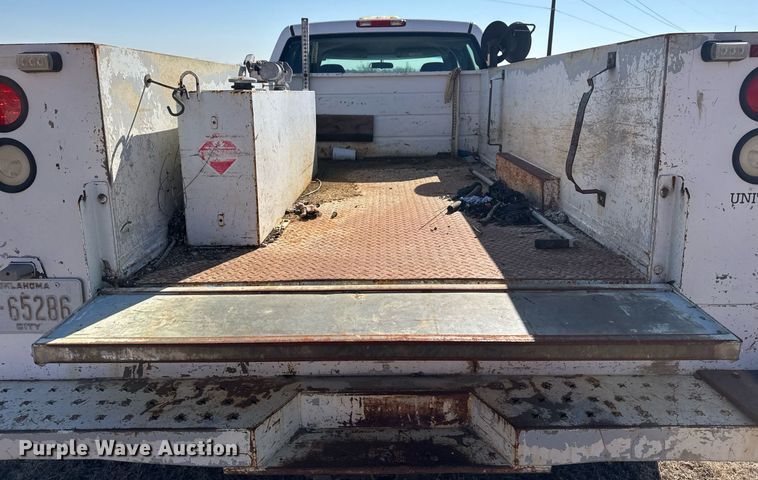 image for item EG8021 2007 Chevrolet Silverado 3500 Crew Cab utility bed pickup truck