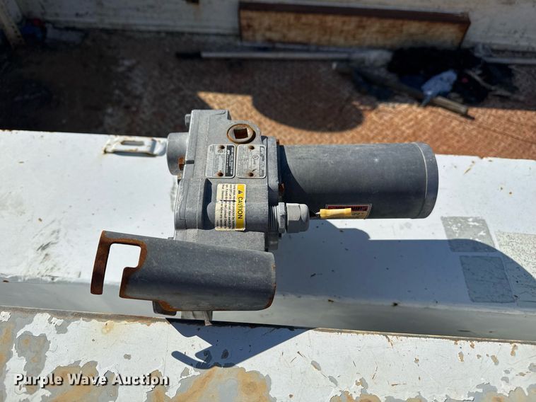 image for item EG8021 2007 Chevrolet Silverado 3500 Crew Cab utility bed pickup truck