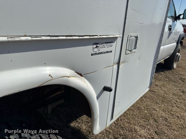 image for item EG8021 2007 Chevrolet Silverado 3500 Crew Cab utility bed pickup truck