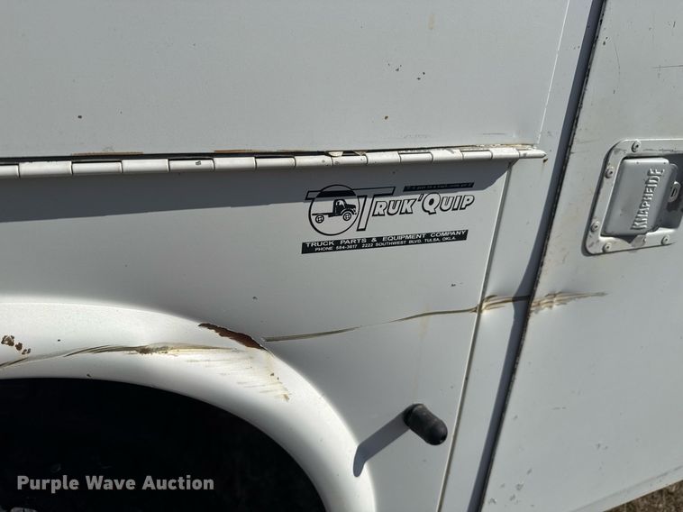 image for item EG8021 2007 Chevrolet Silverado 3500 Crew Cab utility bed pickup truck