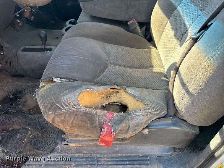 image for item EG8021 2007 Chevrolet Silverado 3500 Crew Cab utility bed pickup truck