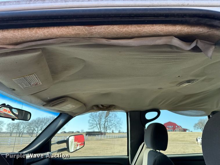 image for item EG8021 2007 Chevrolet Silverado 3500 Crew Cab utility bed pickup truck