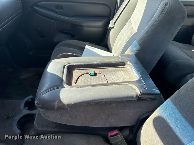 image for item EG8021 2007 Chevrolet Silverado 3500 Crew Cab utility bed pickup truck