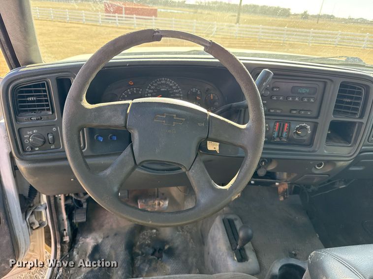 image for item EG8021 2007 Chevrolet Silverado 3500 Crew Cab utility bed pickup truck