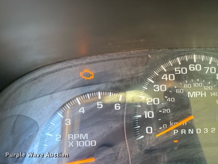 image for item EG8021 2007 Chevrolet Silverado 3500 Crew Cab utility bed pickup truck