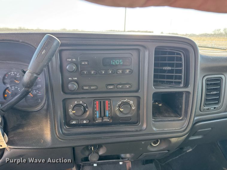 image for item EG8021 2007 Chevrolet Silverado 3500 Crew Cab utility bed pickup truck