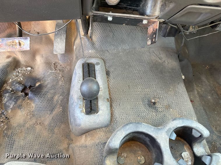 image for item EG8021 2007 Chevrolet Silverado 3500 Crew Cab utility bed pickup truck