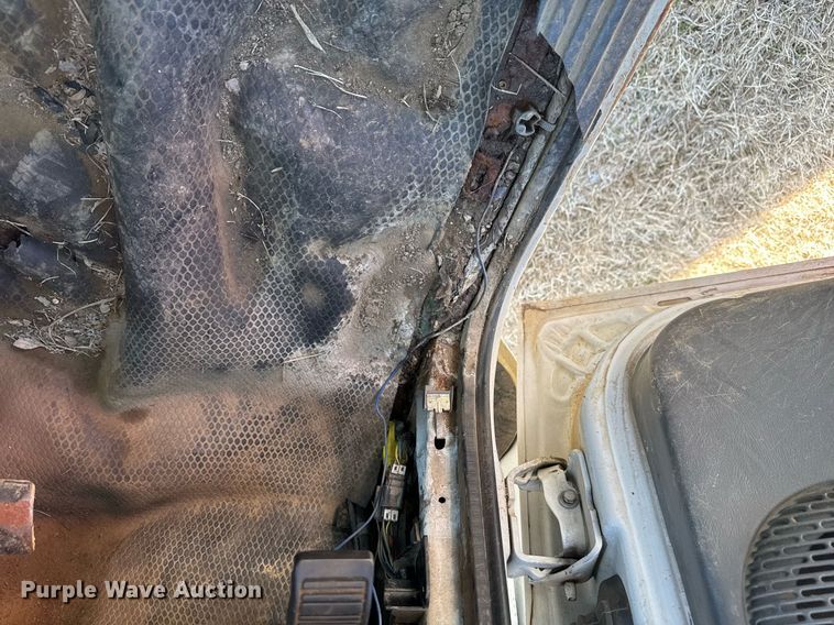 image for item EG8021 2007 Chevrolet Silverado 3500 Crew Cab utility bed pickup truck